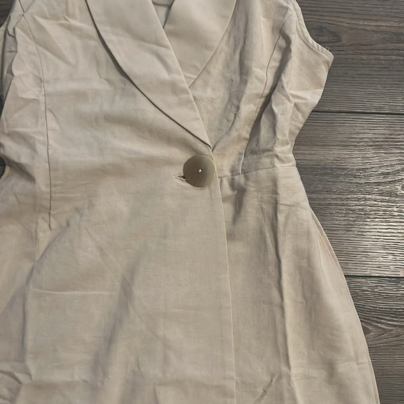 NWOT-HYFVE Dressy Khaki Romper - Picture 3 of 6
